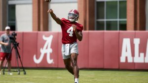 Keelon Russell throwing a pass for the Alabama Crimson Tide