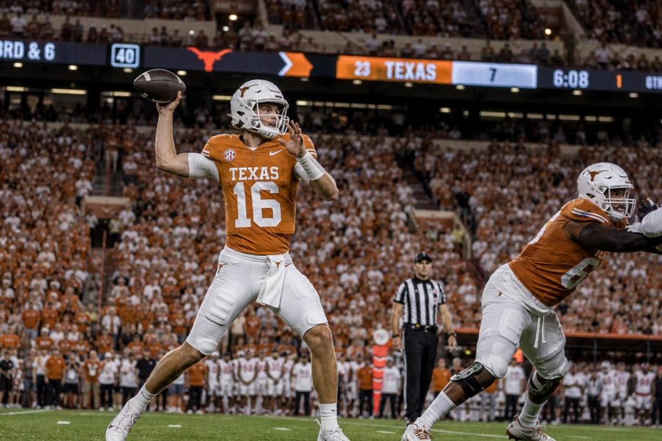 Arch Manning throwing a pass for the Texas Longhorns against Ohio State