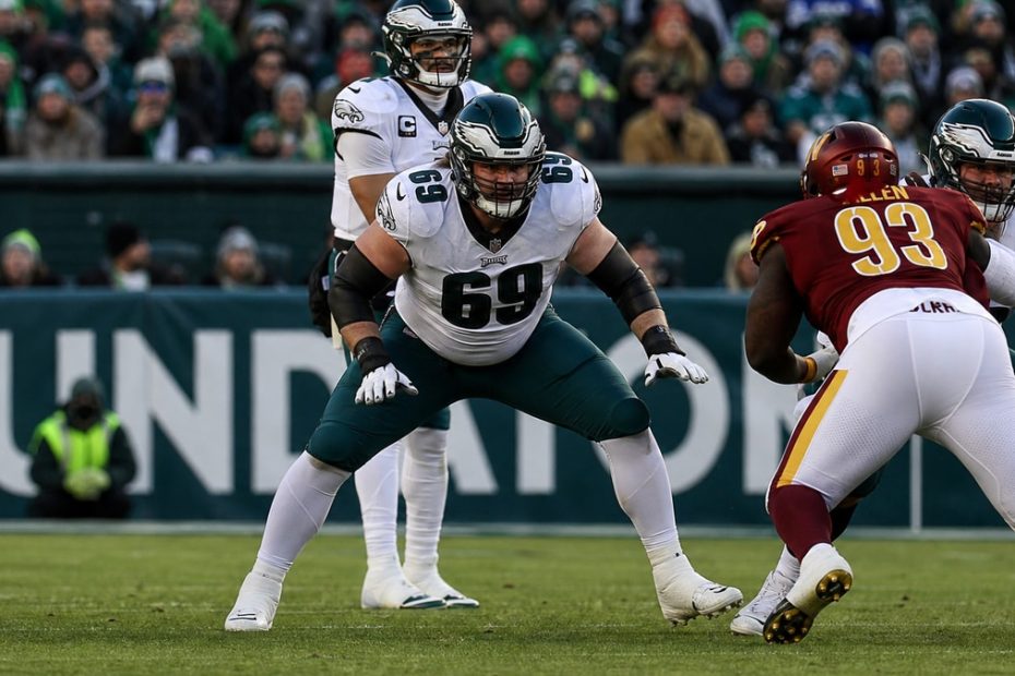 Landon Dickerson blocking for the Philadelphia Eagles offensive line