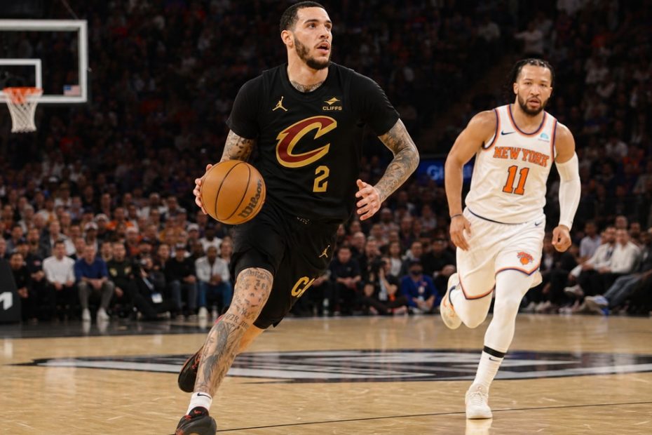 Lonzo Ball driving to the basket for the Cleveland Cavaliers