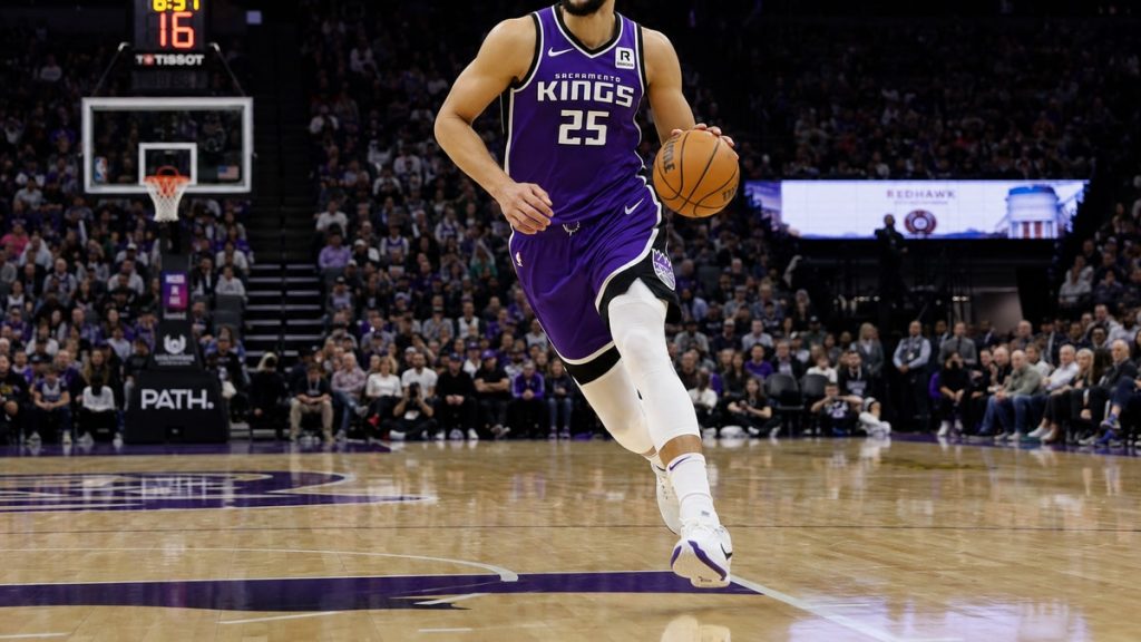 Ben Simmons of the Sacramento Kings driving to the basket