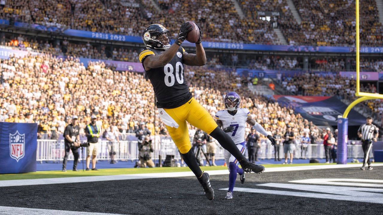 Steelers vs Saints Halftime Score: Pittsburgh Leads 13-10 in Historic Paris Game as T.J. Watt Replay Reversal Sparks Outrage